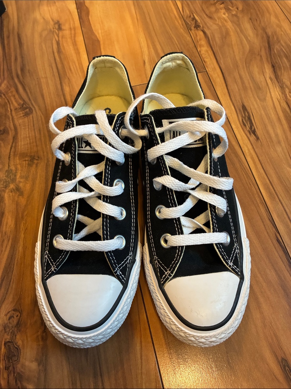 Converse - Picture 3 of 7